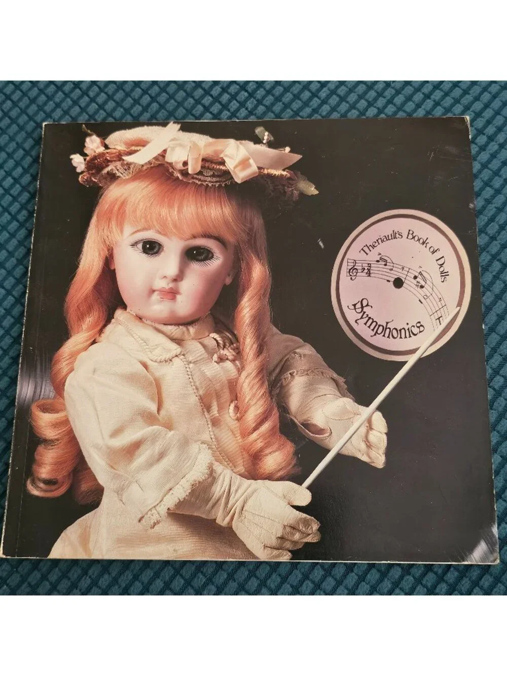 Vintage Rare Theriault's Book of Dolls Symphonics Dollmasters Catalogy Auction
